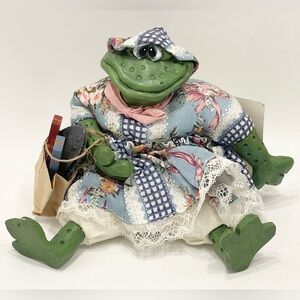 Country Folks Fergie Frog Shelf Sitter 5” Doll Figurine Shopaholic Toad Vintage